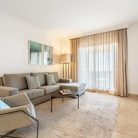 Apartment Large 3-bedroom Nestled In Golf Paradise *