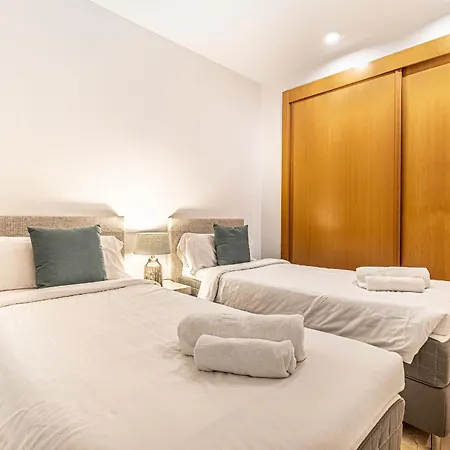 Apartment Large 3-bedroom Nestled In Golf Paradise