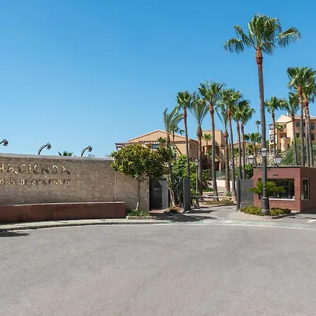 Large 3-bedroom Nestled In Golf Paradise *