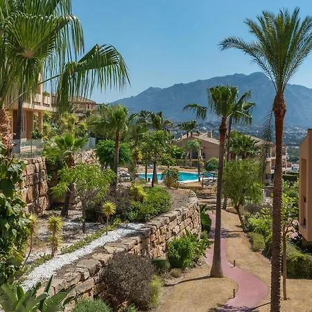 Apartment Large 3-bedroom Nestled In Golf Paradise Estepona