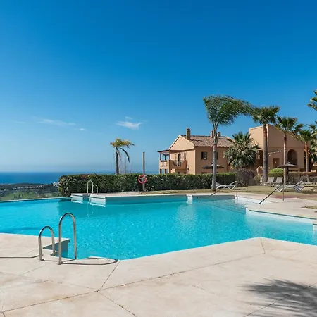 Large 3-bedroom Nestled In Golf Paradise