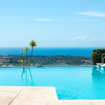 Apartment Large 3-bedroom Nestled In Golf Paradise Estepona