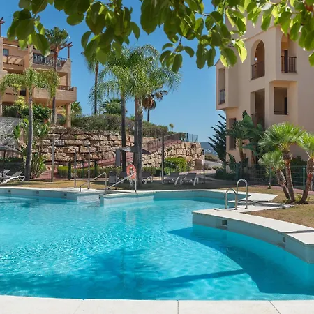 Large 3-bedroom Nestled In Golf Paradise