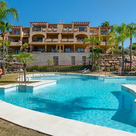 Apartment Large 3-bedroom Nestled In Golf Paradise *