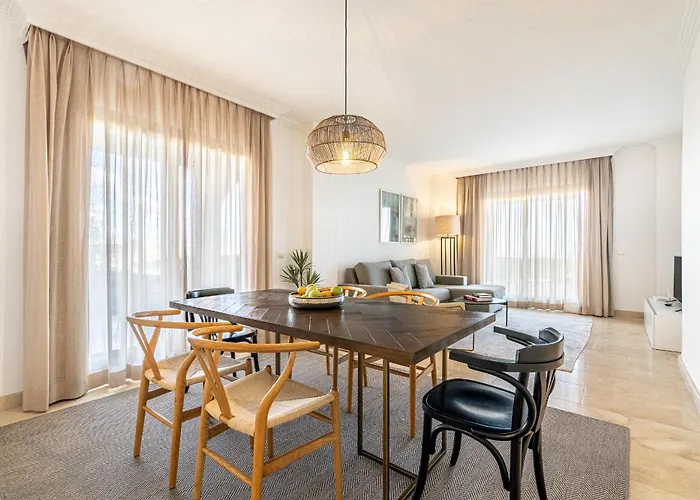 Large 3-bedroom Nestled In Golf Paradise *