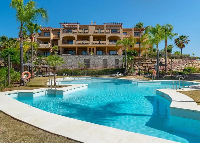 Apartment Large 3-bedroom Nestled In Golf Paradise *