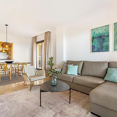 Large 3-bedroom Nestled In Golf Paradise