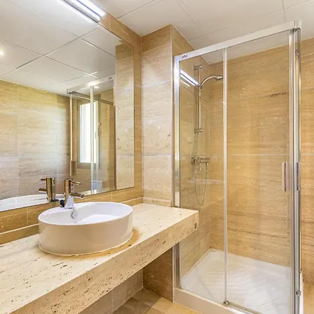 דירה Large 3-bedroom Nestled In Golf Paradise *