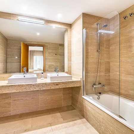דירה Large 3-bedroom Nestled In Golf Paradise אסטפונה