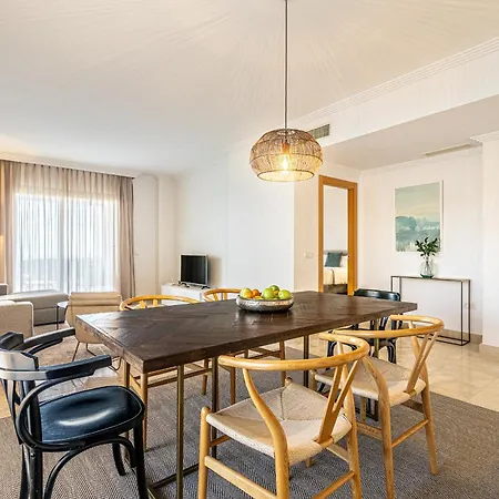 Large 3-bedroom Nestled In Golf Paradise Appartement