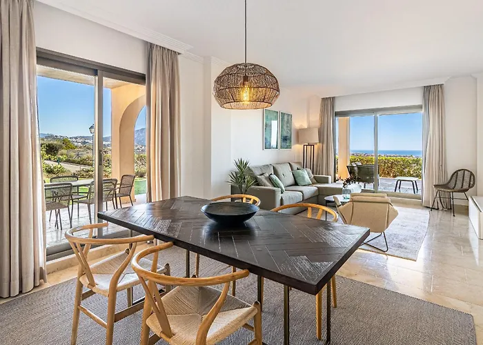 Large 3-bedroom Nestled In Golf Paradise *