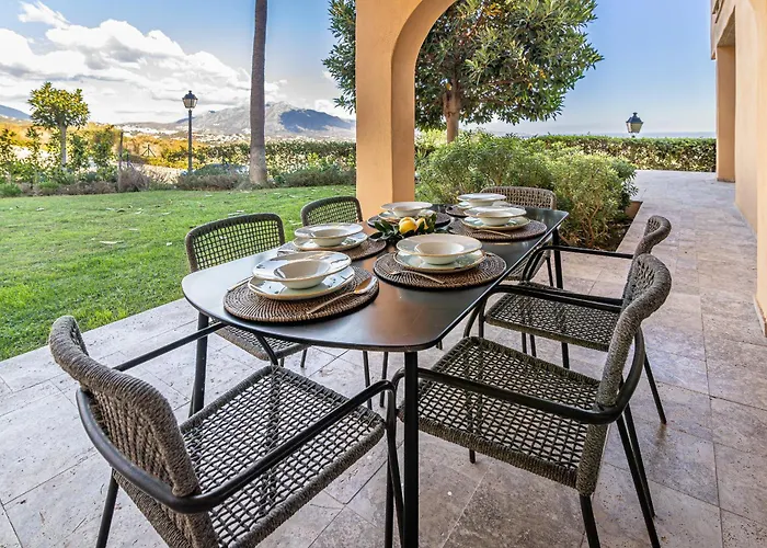 Large 3-bedroom Nestled In Golf Paradise *