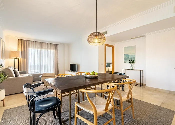 Large 3-bedroom Nestled In Golf Paradise Appartement