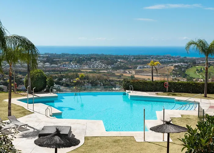 Large 3-bedroom Nestled In Golf Paradise *