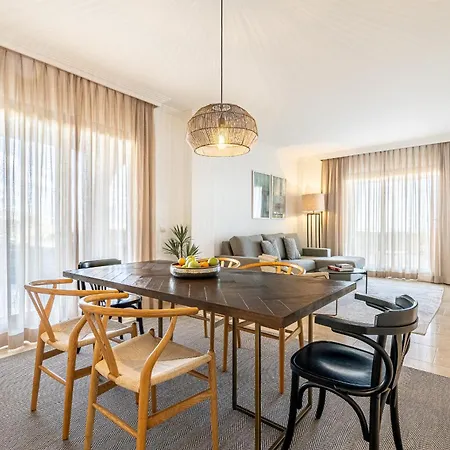 Large 3-bedroom Nestled In Golf Paradise *